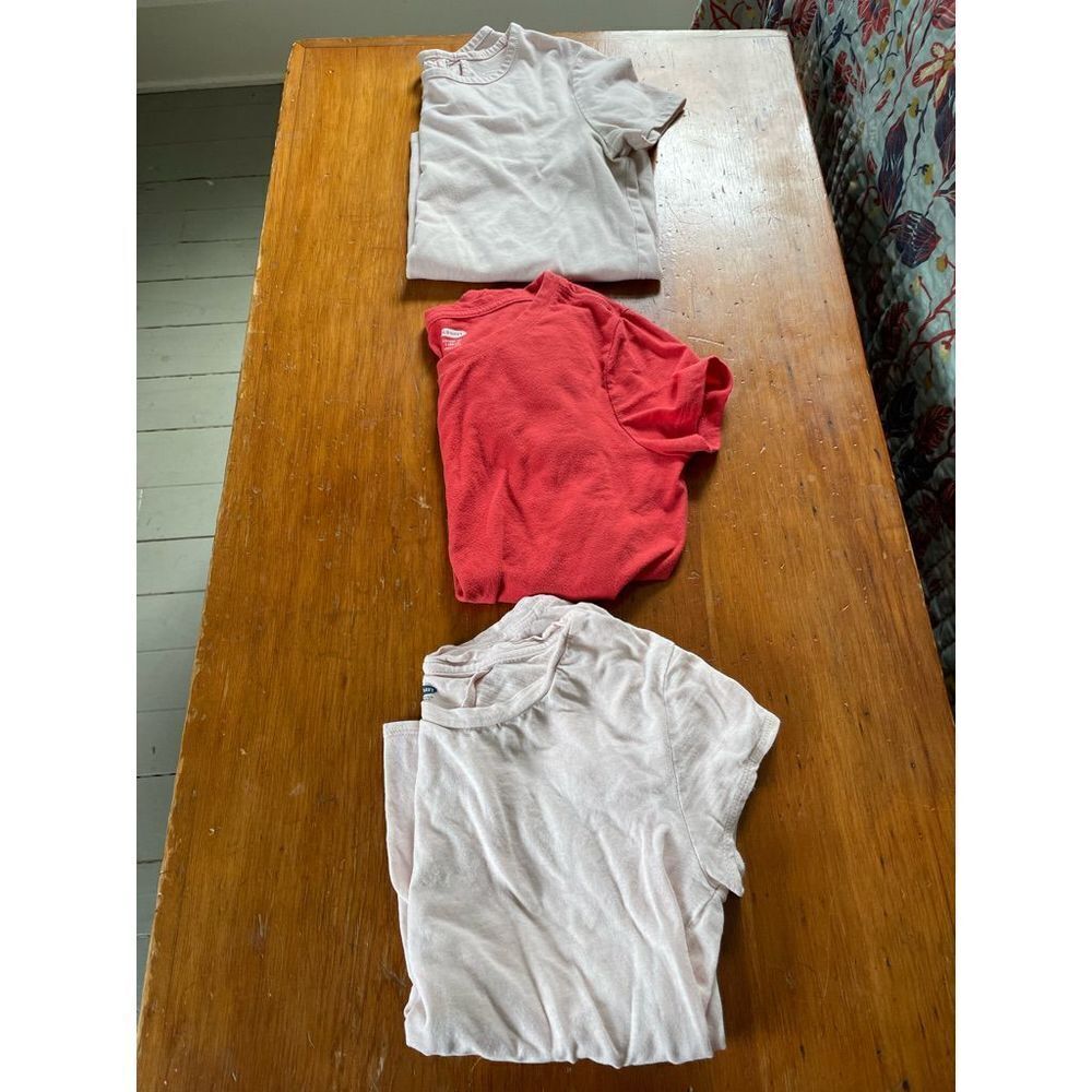 Old Navy girl’s t-shirt bundle light pink and red large 10-12